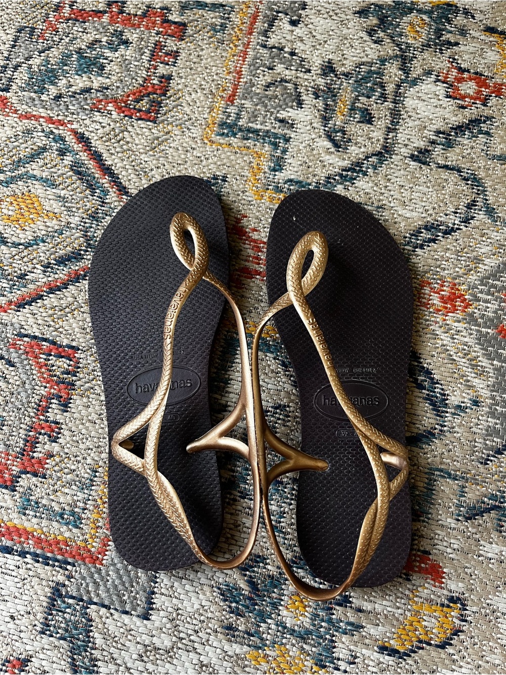 Havaianas Women’s Brown Footbed with Gold Twist-Strap Sandals